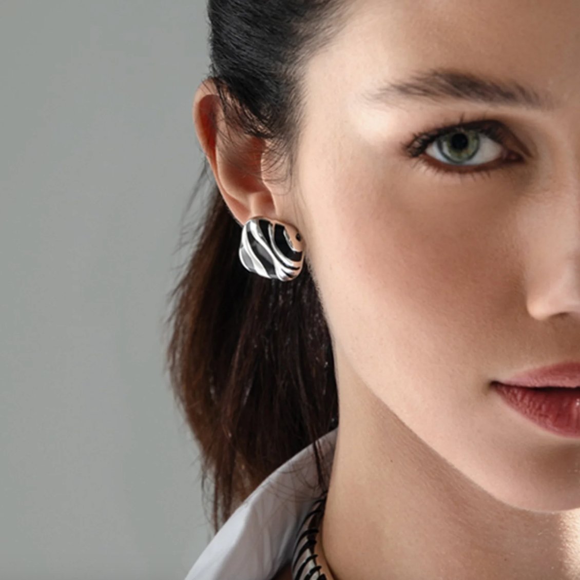 ZEBRA DUO EARRING | 18K WHITE GOLD PLATED SILVER WITH BLACK ENAMEL DETAILS