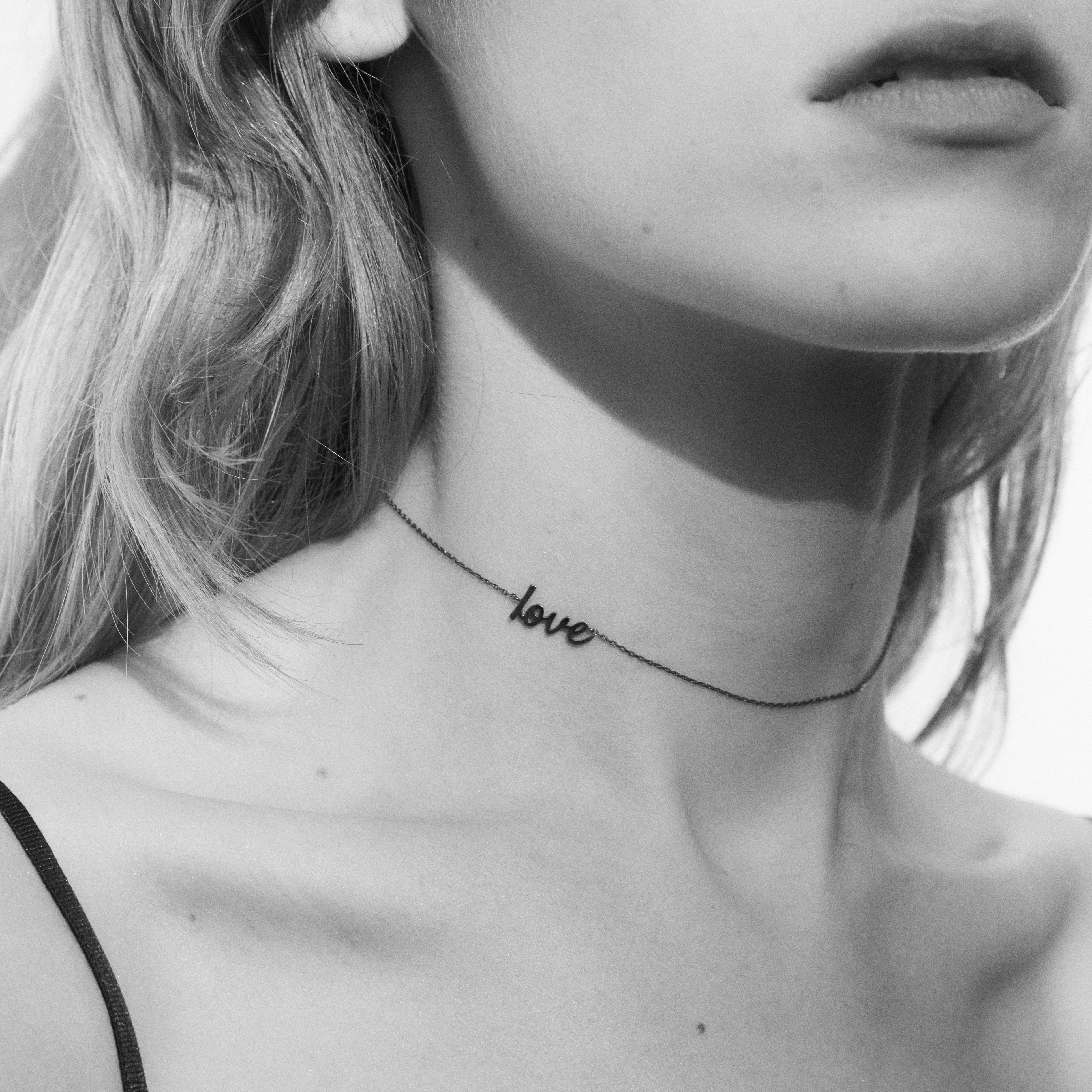 CHOKER LOVE IN BLACK RHODIUM PLATED 18K WHITE GOLD