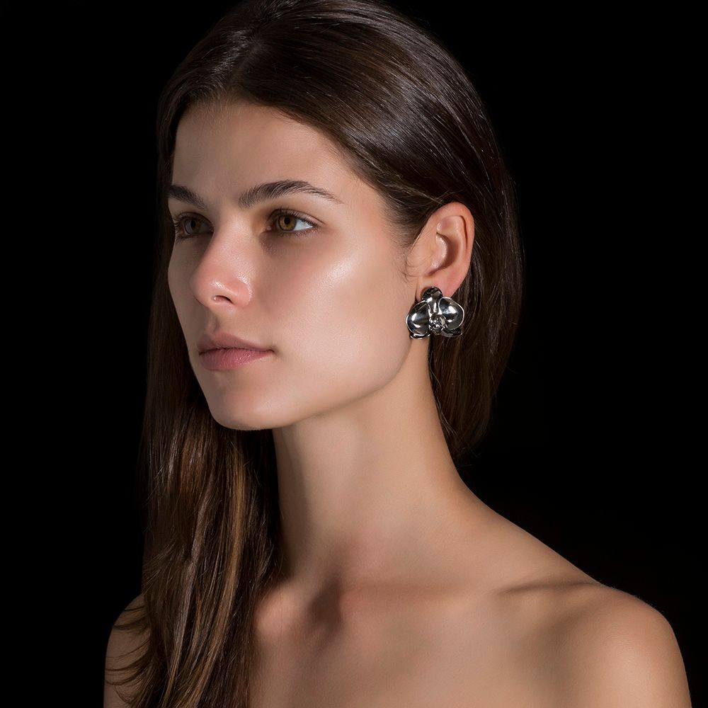 ORCHID EARRING IN BLACK RHODIUM PLATED SILVER WITH DIAMOND