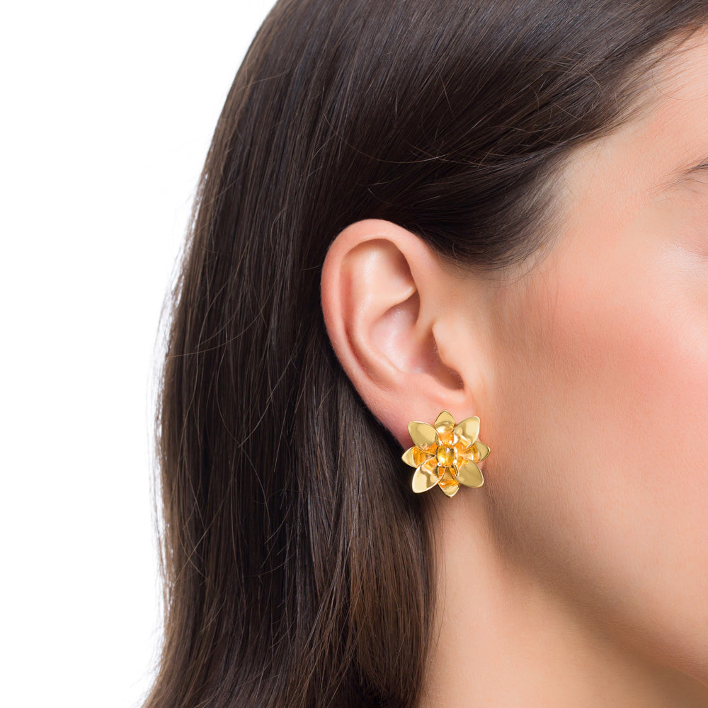 BLOSSOM EARRING IN 18K YELLOW GOLD PLATED SILVER WITH SAPPHIRE