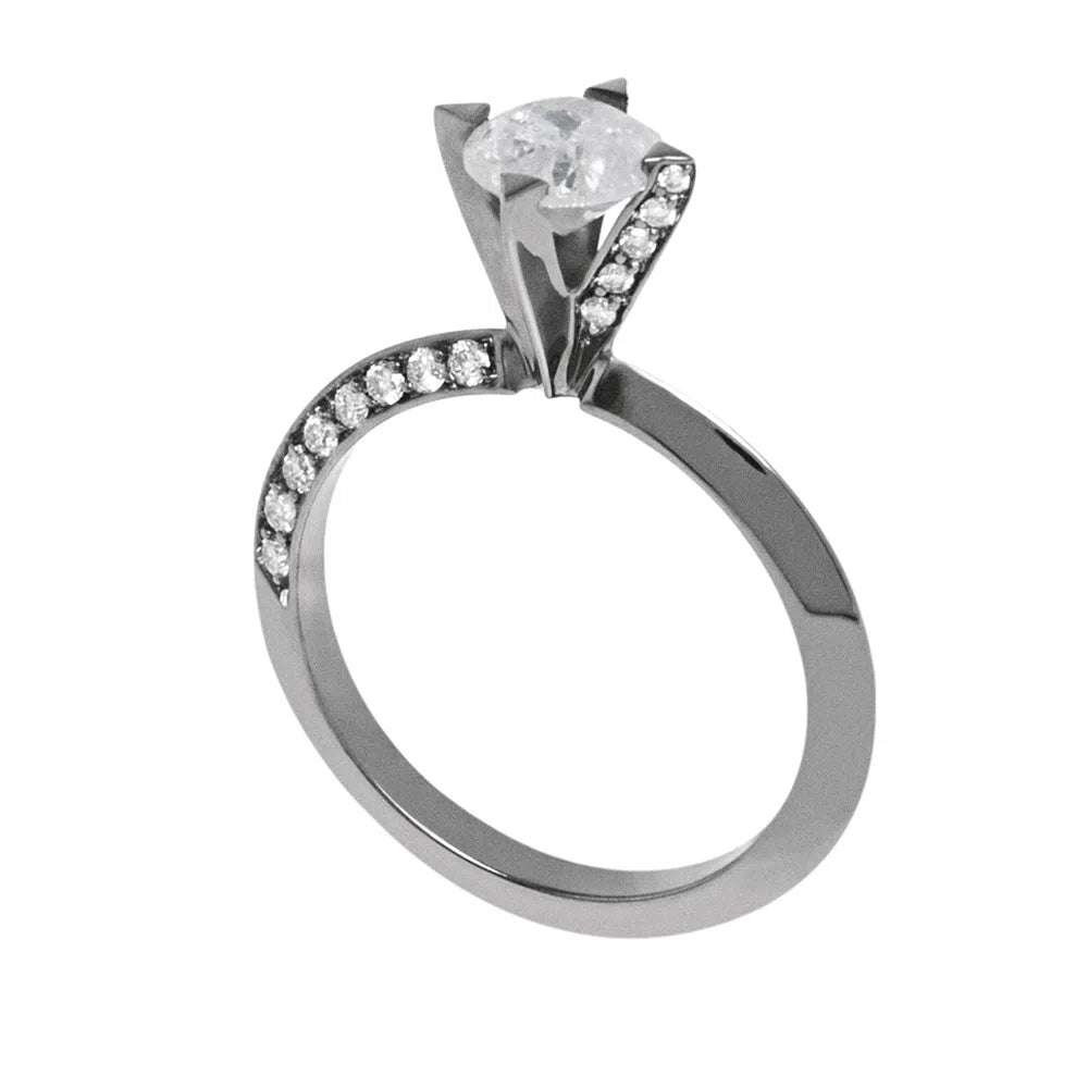 SOLITARY SPIKE RING IN BLACK RHODIUM PLATED 18K WHITE GOLD WITH DIAMOND