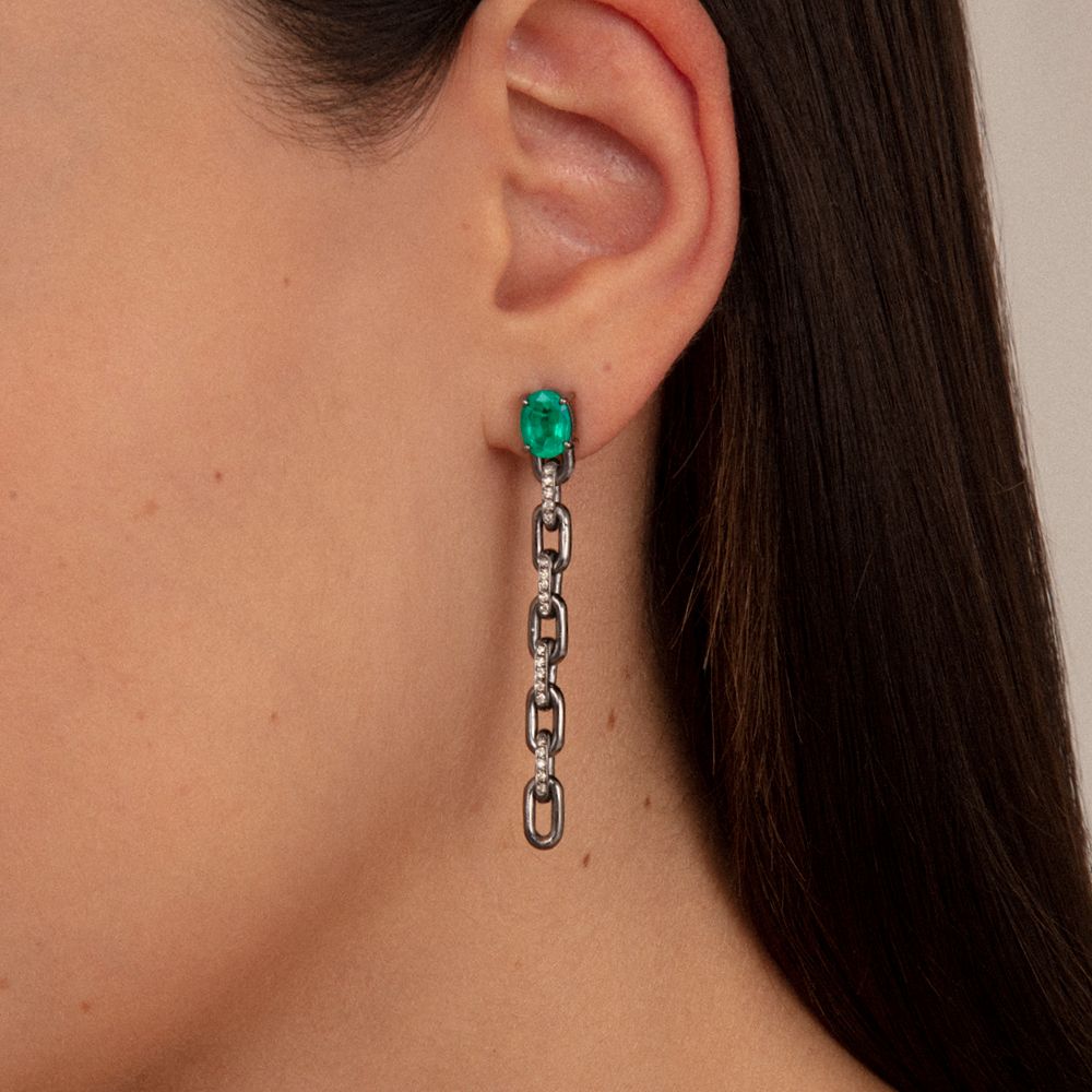 CHAIN LOVERS EARRING IN BLACK RHODIUM PLATED 18K WHITE GOLD WITH EMERALD AND DIAMOND